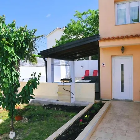 Tatil Evi Mumy - Four Bedroom With Pool