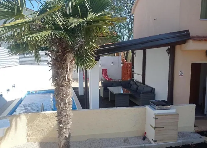 Vikendica Mumy - Four Bedroom With Pool Gostinjac