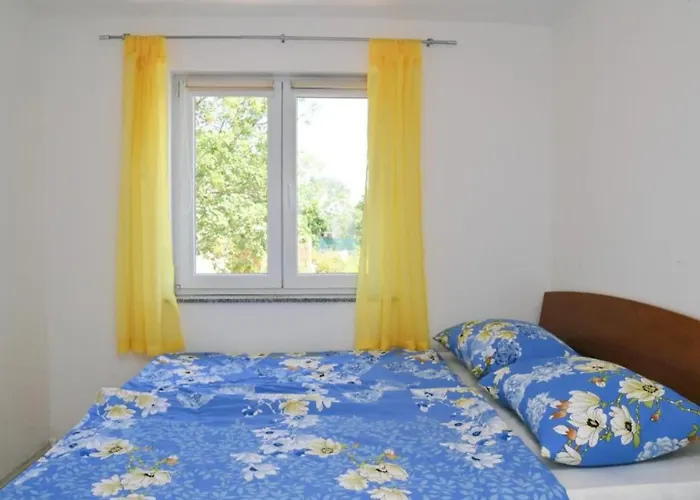 Mumy - Four Bedroom With Pool Gostinjac