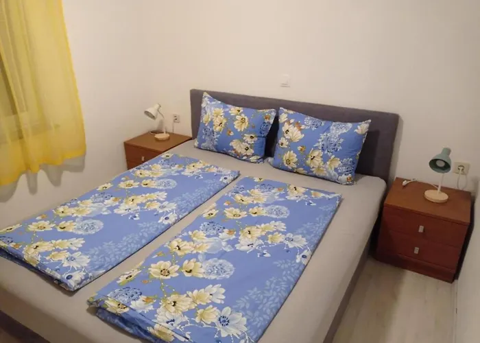 Mumy - Four Bedroom With Pool Vikendica