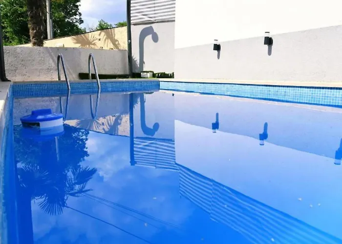 Vikendica Mumy - Four Bedroom With Pool *