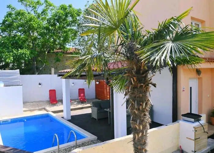 Vikendica Mumy - Four Bedroom With Pool Gostinjac