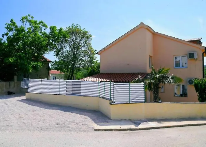 Vikendica Mumy - Four Bedroom With Pool *