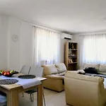 Casa vacanze Mumy - Four Bedroom With Pool *
