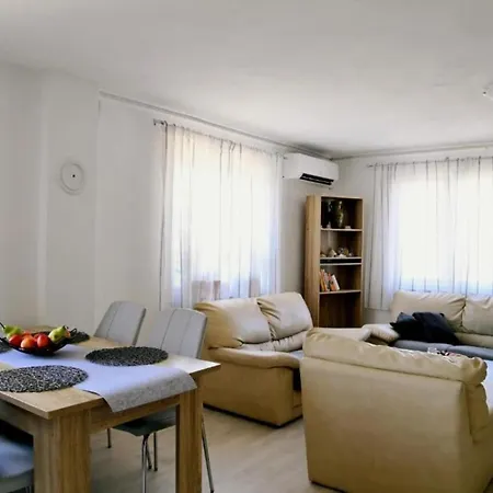 Casa vacanze Mumy - Four Bedroom With Pool *