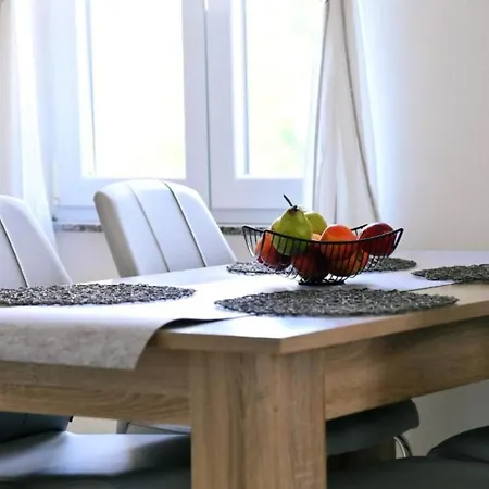 Mumy - Four Bedroom With Pool בית נופש Gostinjac