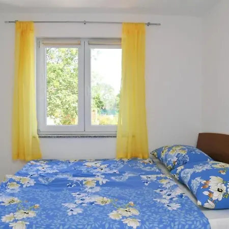 Mumy - Four Bedroom With Pool Gostinjac