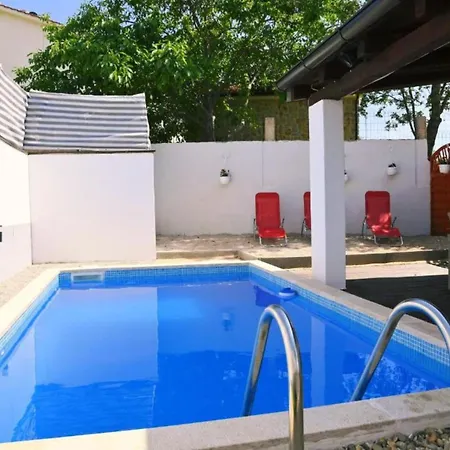 Mumy - Four Bedroom With Pool Nyaraló