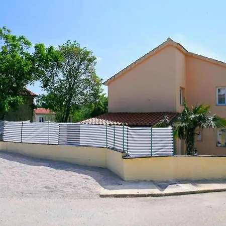 Casa vacanze Mumy - Four Bedroom With Pool *