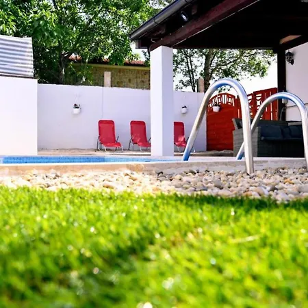 Mumy - Four Bedroom With Pool Casa vacanze *