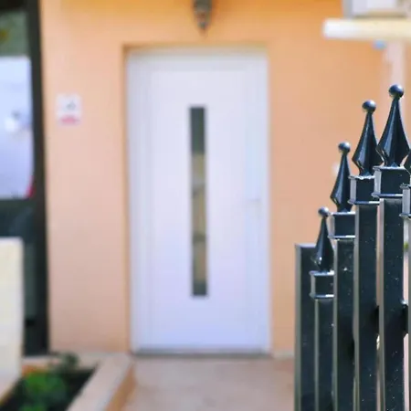 Mumy - Four Bedroom With Pool * Gostinjac