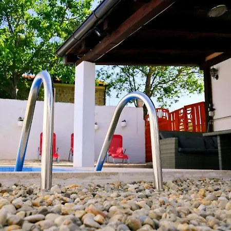 Mumy - Four Bedroom With Pool 度假居 *
