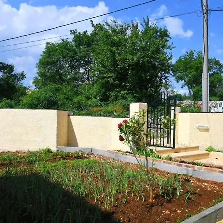 Mumy - Four Bedroom With Pool